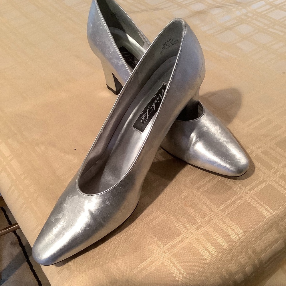 Beautiful NightLife  silver tapestry style heel